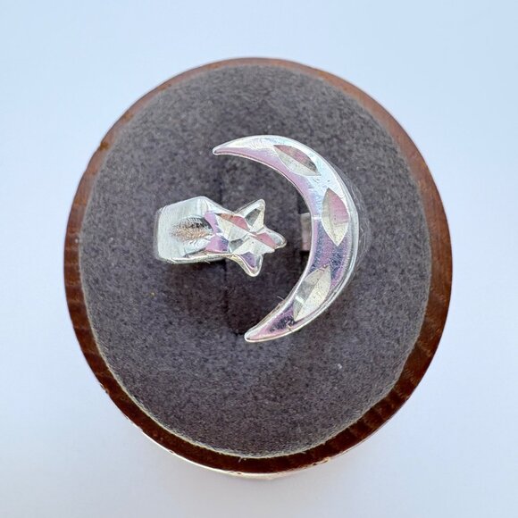 VTG Solid Sterling Silver 925 Crescent Moon & Star Open Band Ring Size 7.75 - Picture 1 of 9